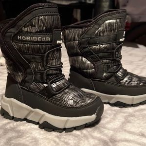 Brand new never worn snow boots for toddler!